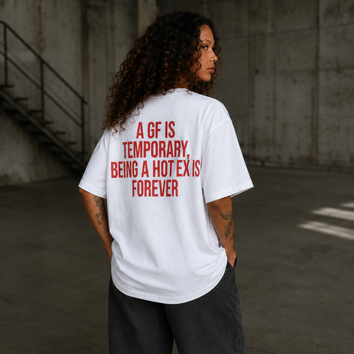 A GF IS TEMPORARY, BEING A HOT EX IS FOREVER – Weißes Oversize T-Shirt Unisex mit rotem Backprint | Statement Shirt Streetwear