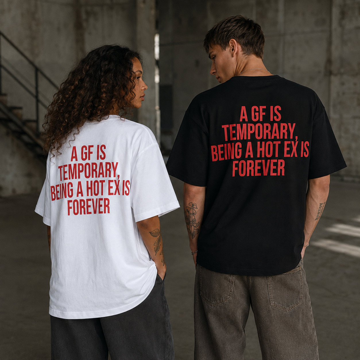 A GF IS TEMPORARY, BEING A HOT EX IS FOREVER – Schwarzes Oversize T-Shirt Unisex mit rotem Backprint | Statement Streetwear Shirt