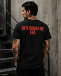ANTI-ROMANTIC ERA – Schwarzes Regular Fit T-Shirt Unisex mit rotem Backprint | Statement Shirt Streetwear S–5XL