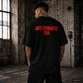 ANTI-ROMANTIC ERA – Schwarzes Oversize T-Shirt Unisex mit rotem Backprint | Statement Shirt Streetwear Bio-Baumwolle