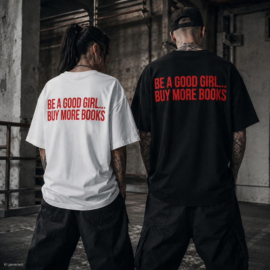 BE A GOOD GIRL... BUY MORE BOOKS – Weißes Oversize T-Shirt Unisex mit rotem Backprint | Book Lover Statement Shirt Streetwear
